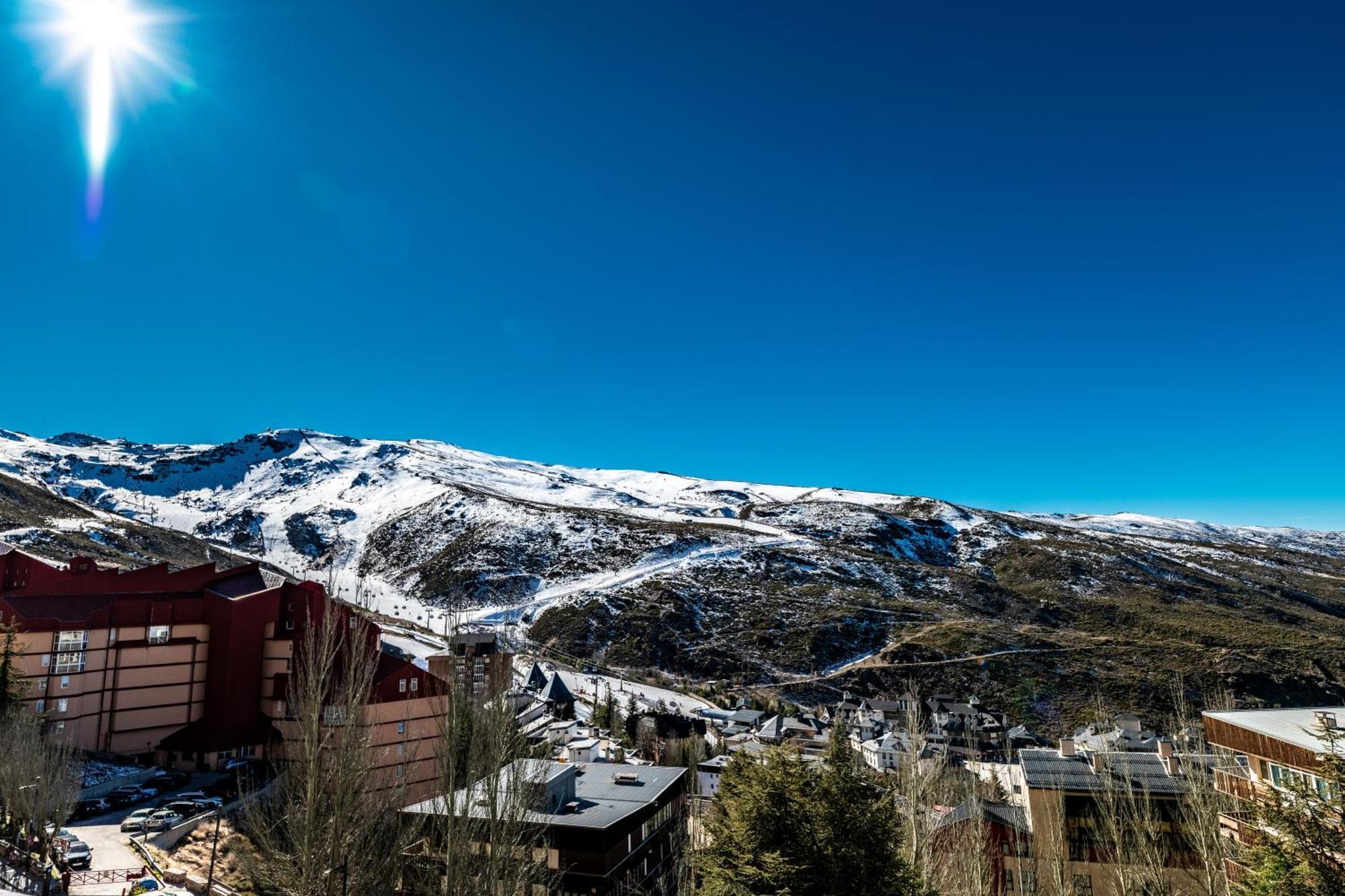 Luxury Refurnished Apartment With Private Parking Close To Ski Slopes Sierra Nevada Eksteriør bilde